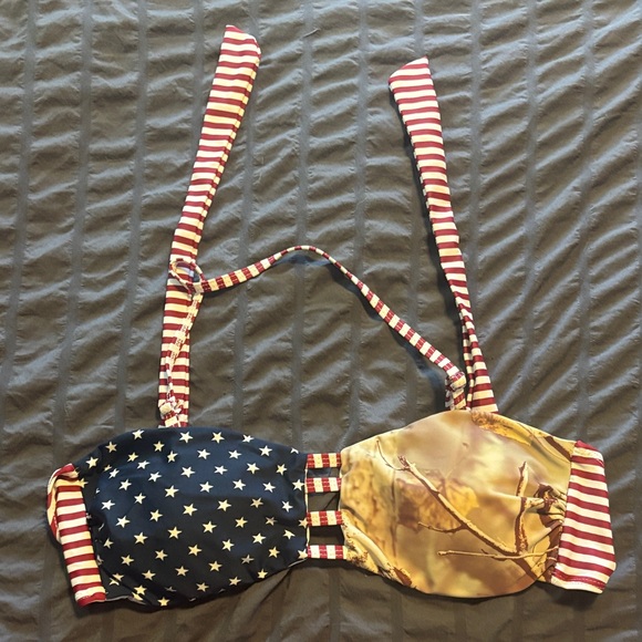 Legendary Whitetails Patriotic Camo Bikini Top - Picture 1 of 2